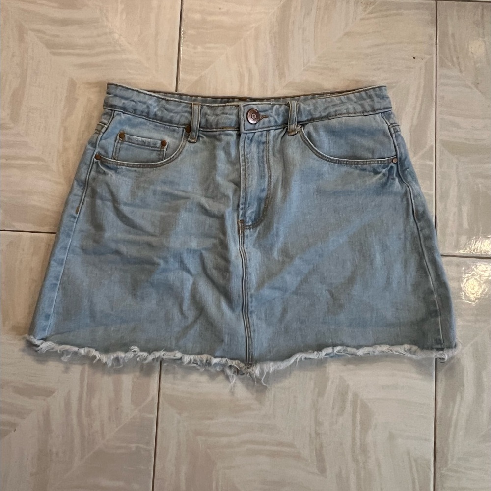 Forever 21 Women’s Light Blue Denim Frayed Hem Mini Skirt